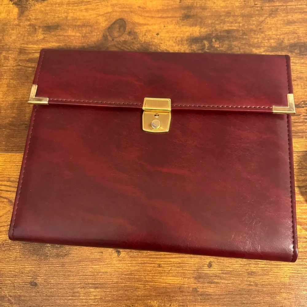 InteliDesign Vintage Locking Portfolio‎ Calculator Padfolio Burgundy Key